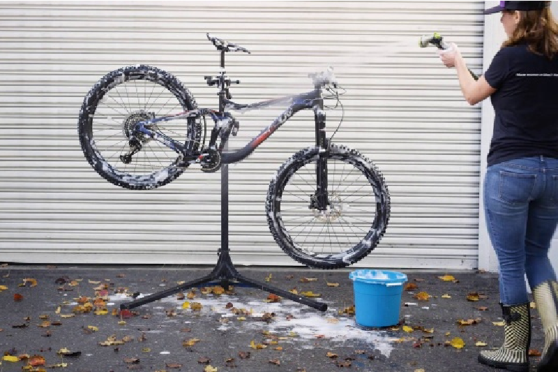 pre rinsing the bike