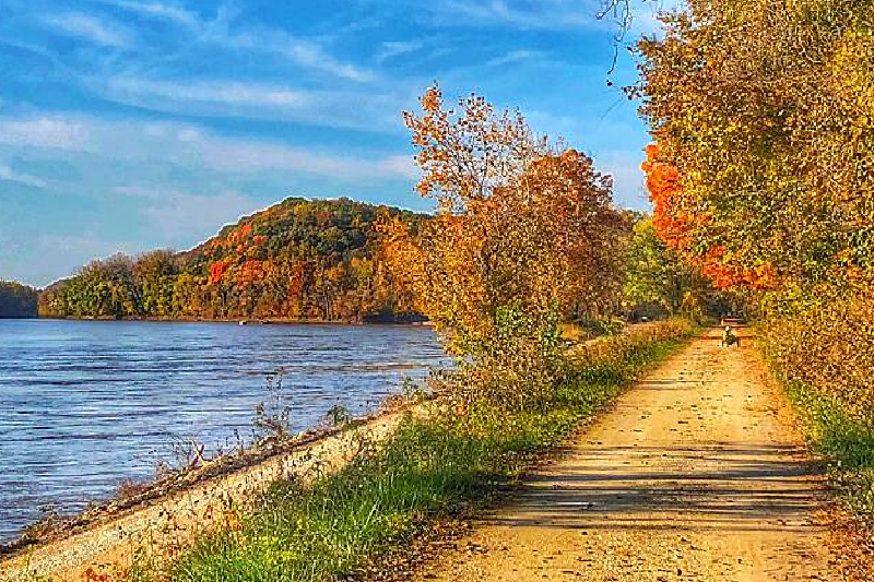 the katy trail traveling along the missouri river